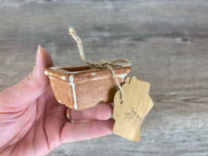 Small planter kusamono, shitakusa or bonsai pot.